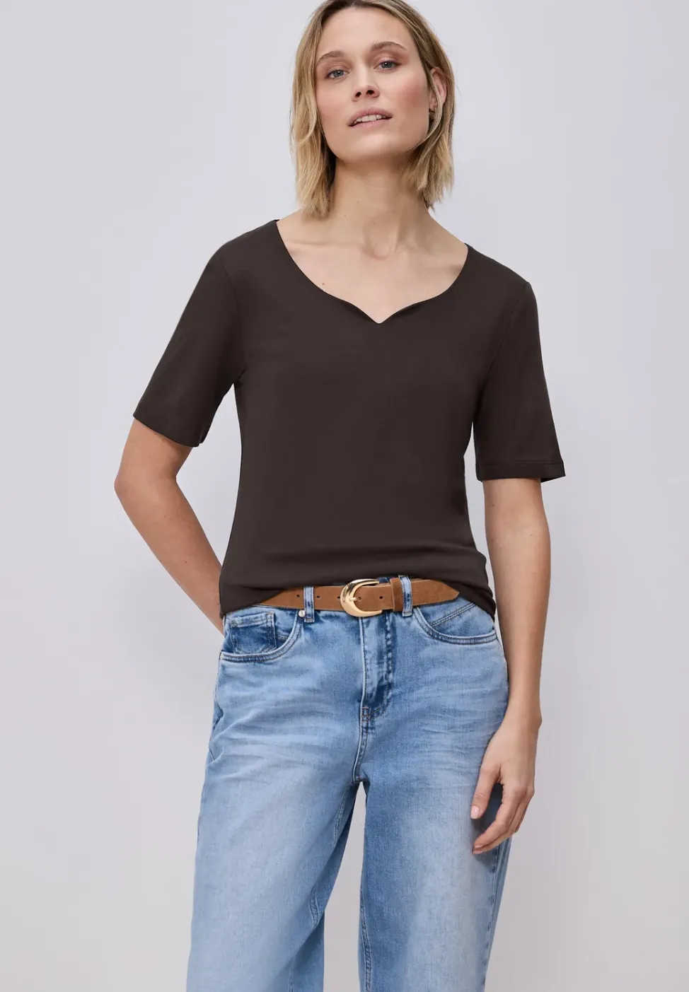 Basic T-Shirt mit Herzausschnitt