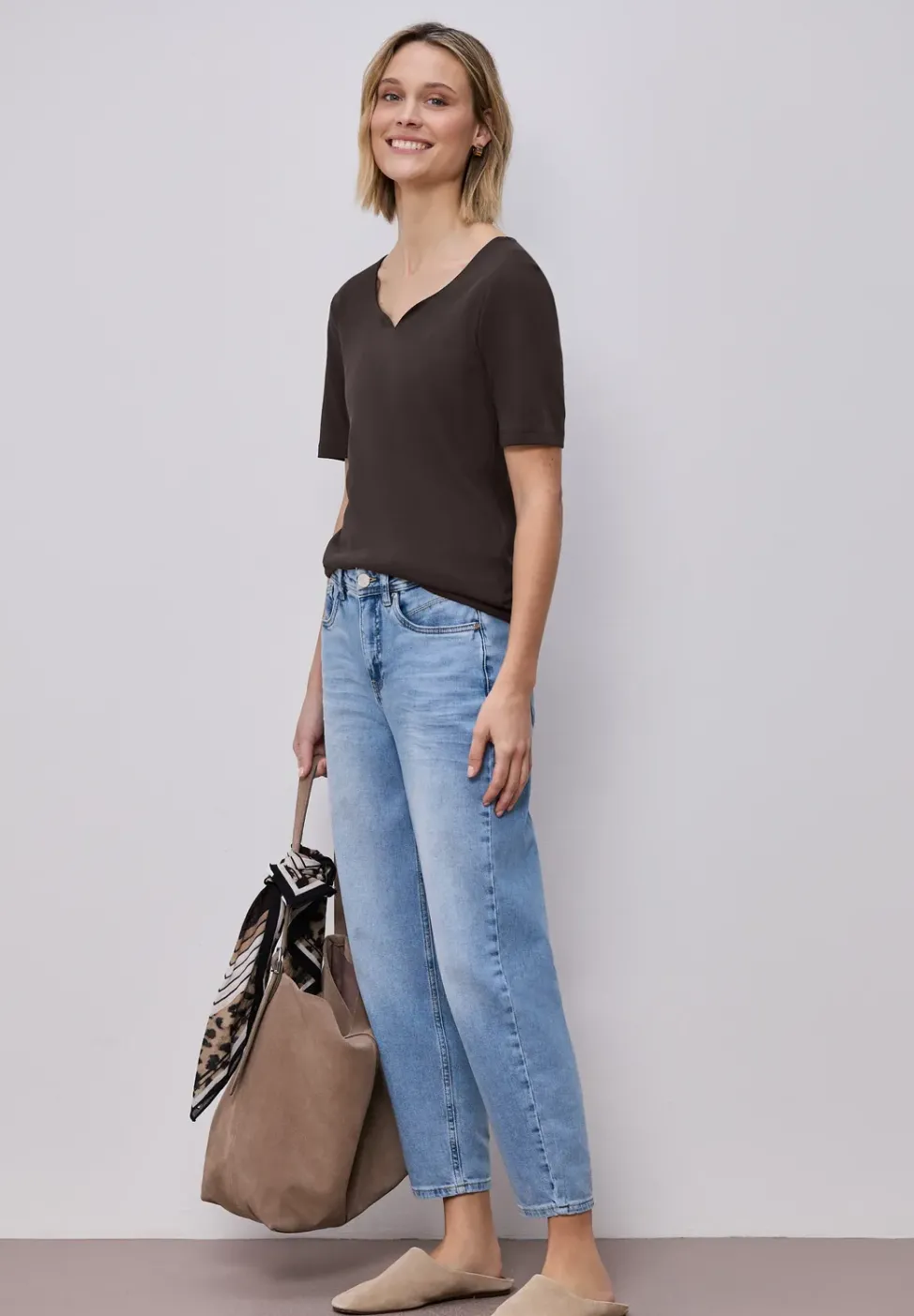 Basic T-Shirt mit Herzausschnitt