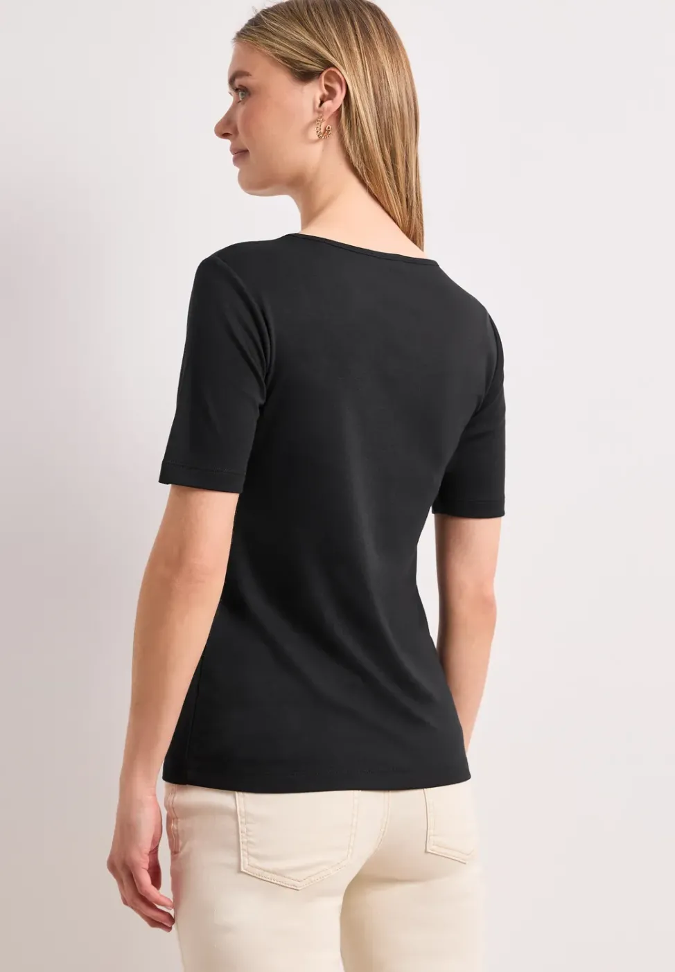 Basic T-Shirt mit Herzausschnitt