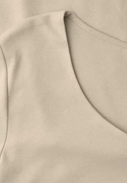 Basic T-Shirt mit Herzausschnitt