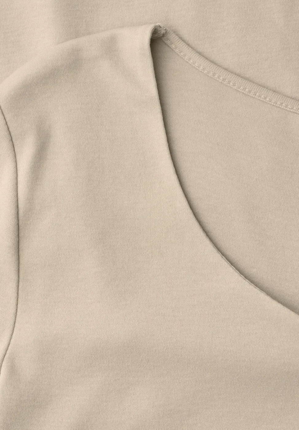 Basic T-Shirt mit Herzausschnitt