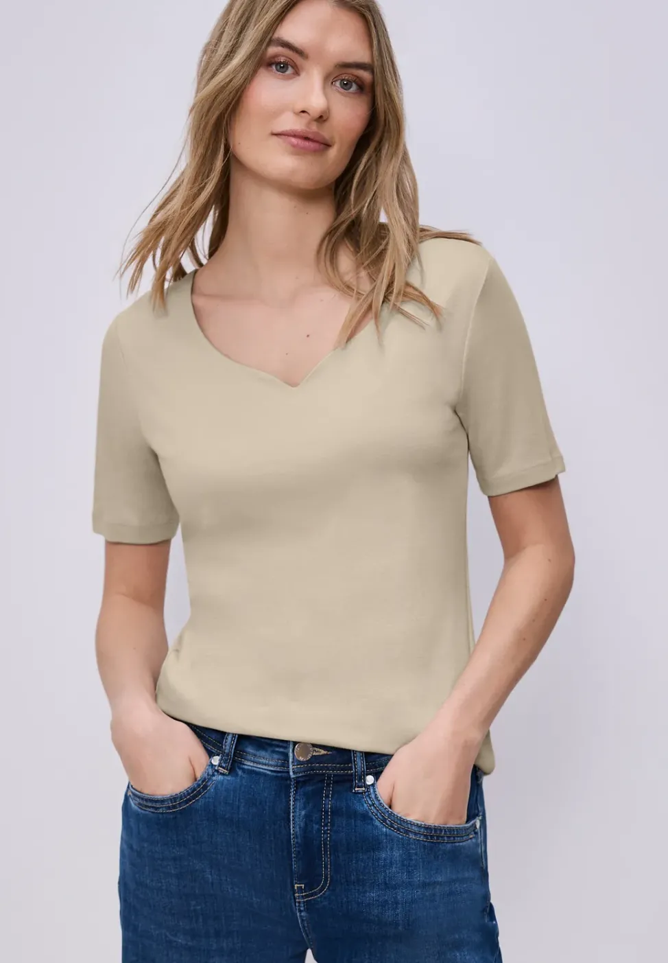 Basic T-Shirt mit Herzausschnitt