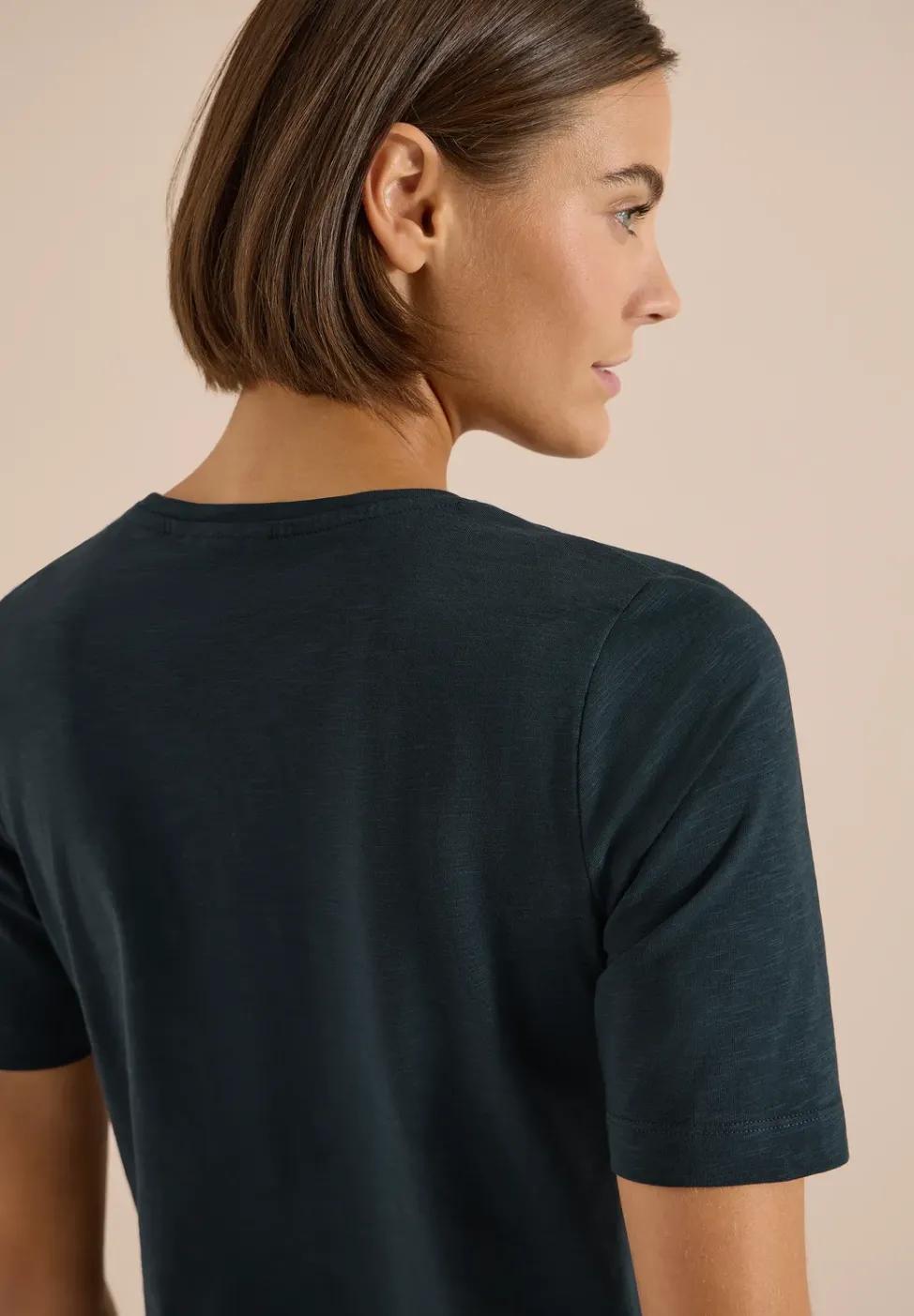 Basic T-Shirt mit Kurzarm und V-Neck
