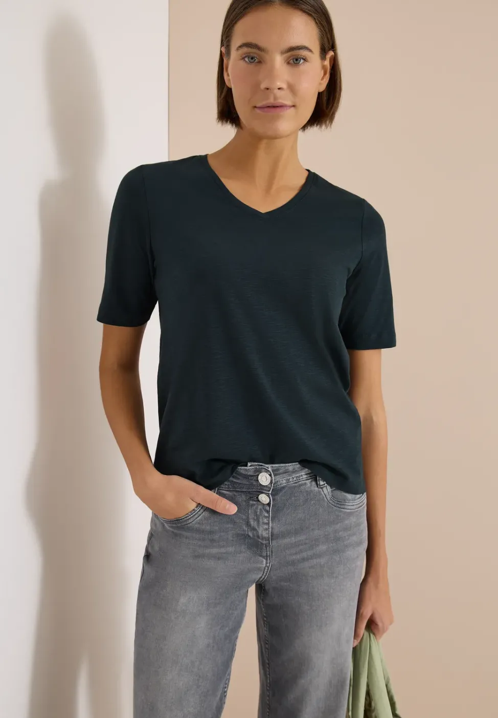 Basic T-Shirt mit Kurzarm und V-Neck