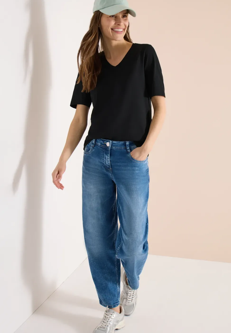Basic T-Shirt mit Kurzarm und V-Neck