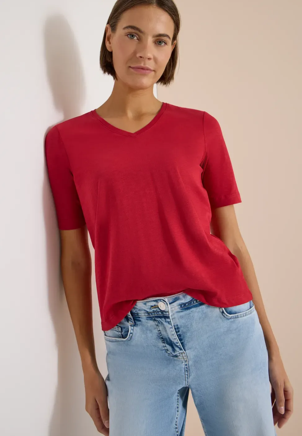 Basic T-Shirt mit Kurzarm und V-Neck