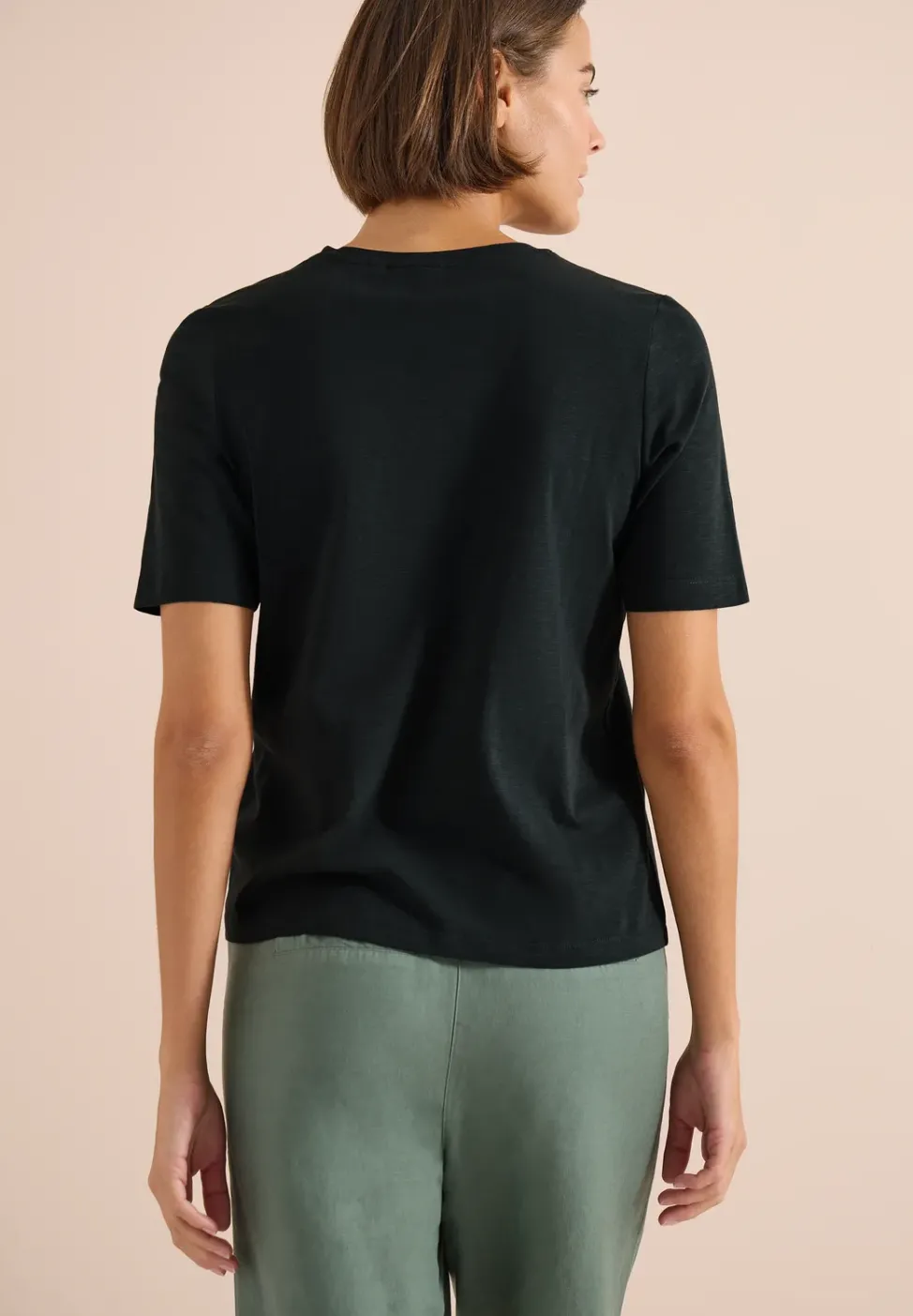 Basic T-Shirt mit Kurzarm und V-Neck