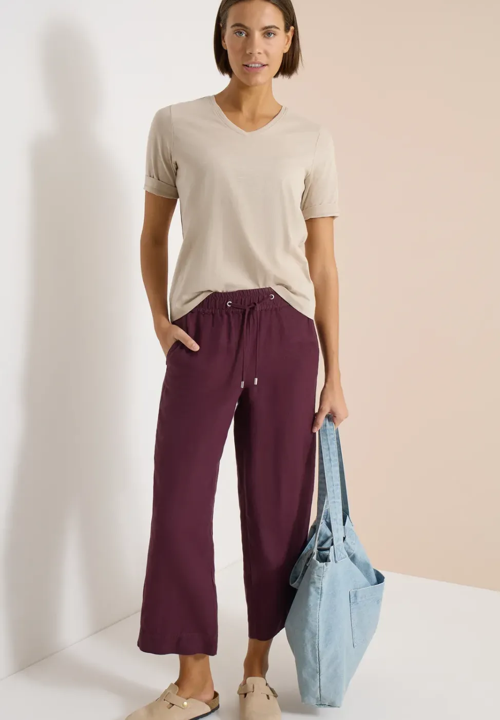 Basic T-Shirt mit Kurzarm und V-Neck