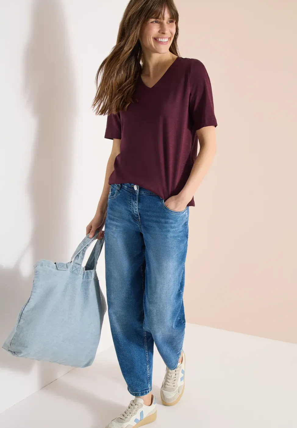 Basic T-Shirt mit Kurzarm und V-Neck