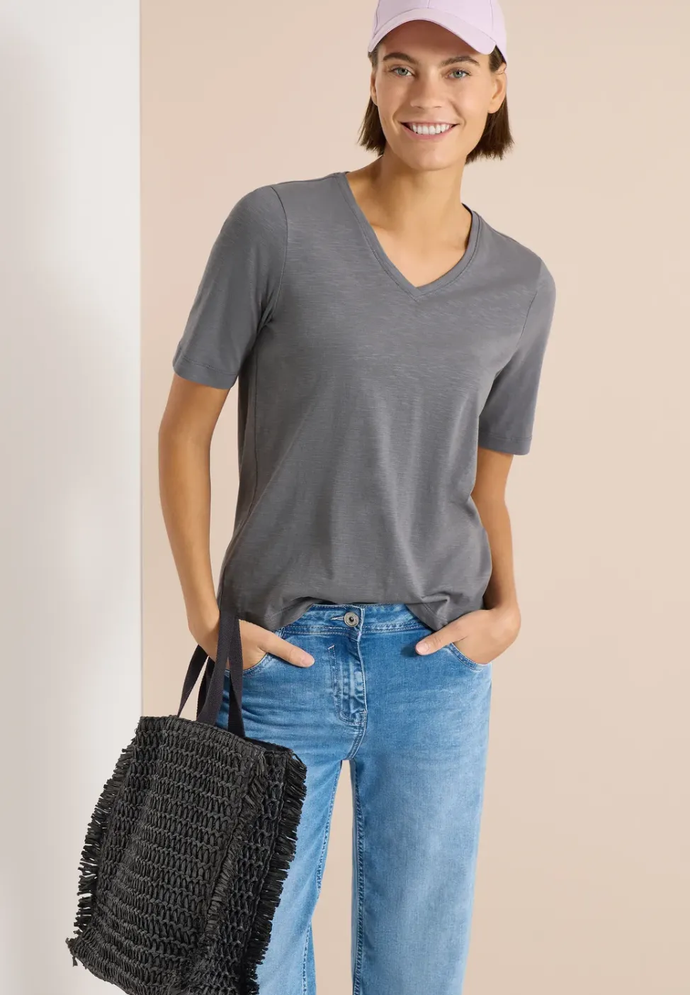 Basic T-Shirt mit Kurzarm und V-Neck