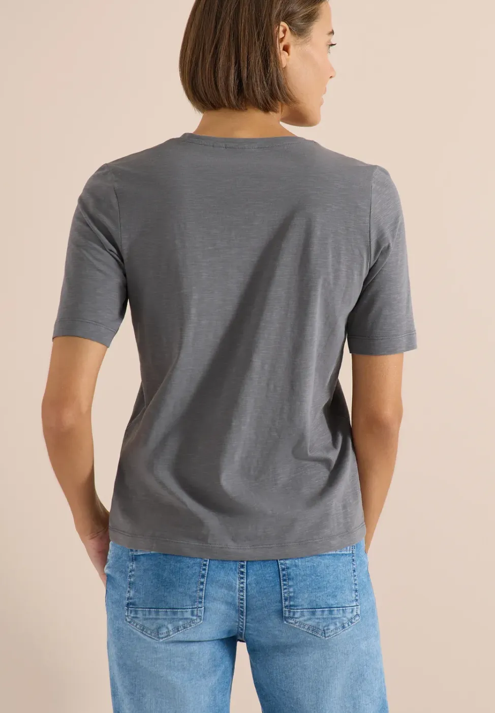 Basic T-Shirt mit Kurzarm und V-Neck
