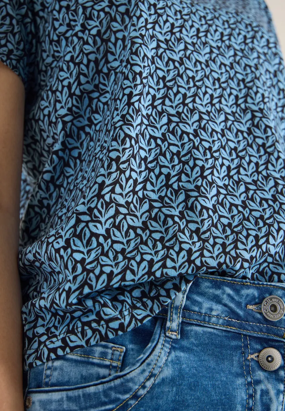 Basic T-Shirt mit Minimal Print