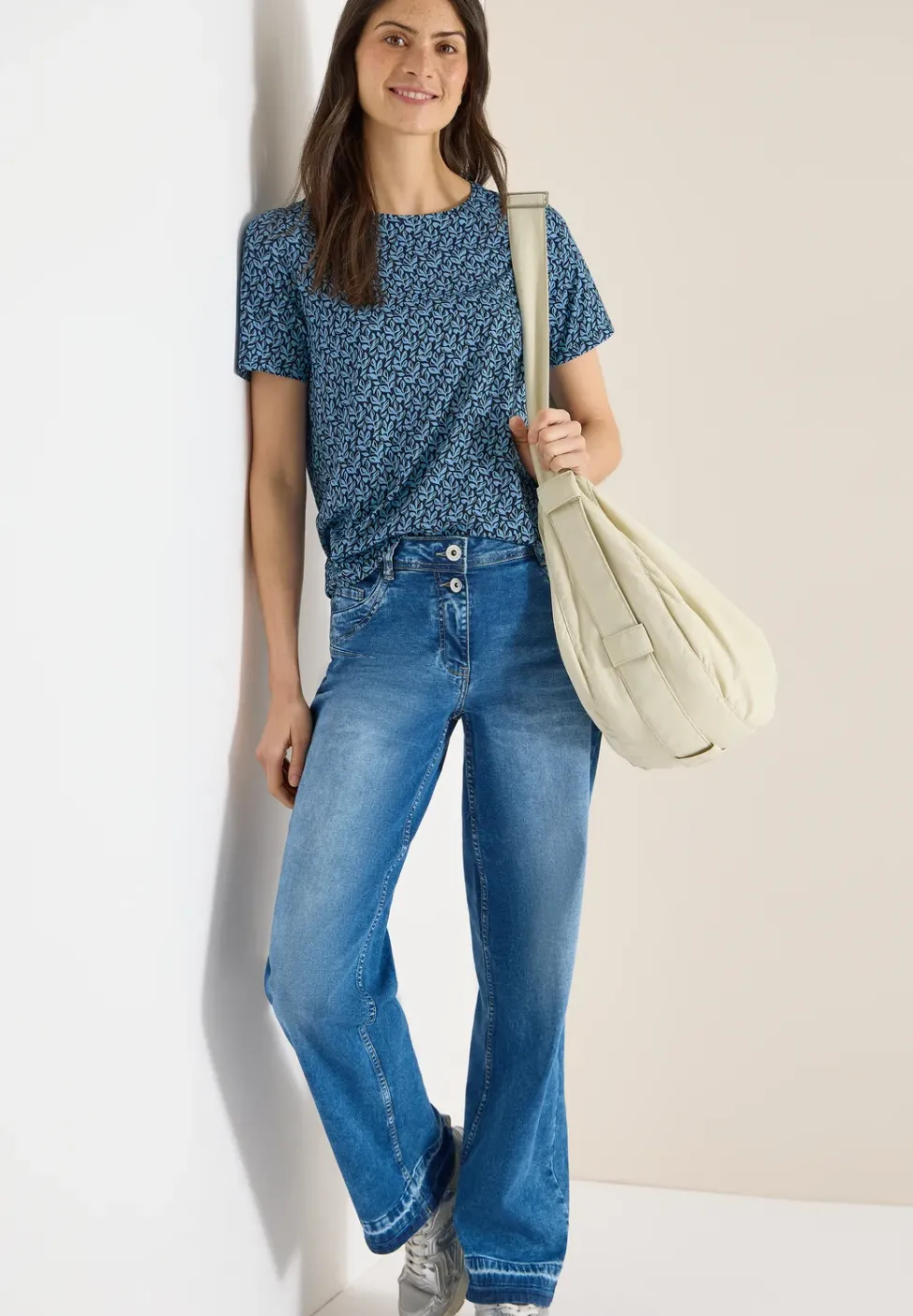 Basic T-Shirt mit Minimal Print