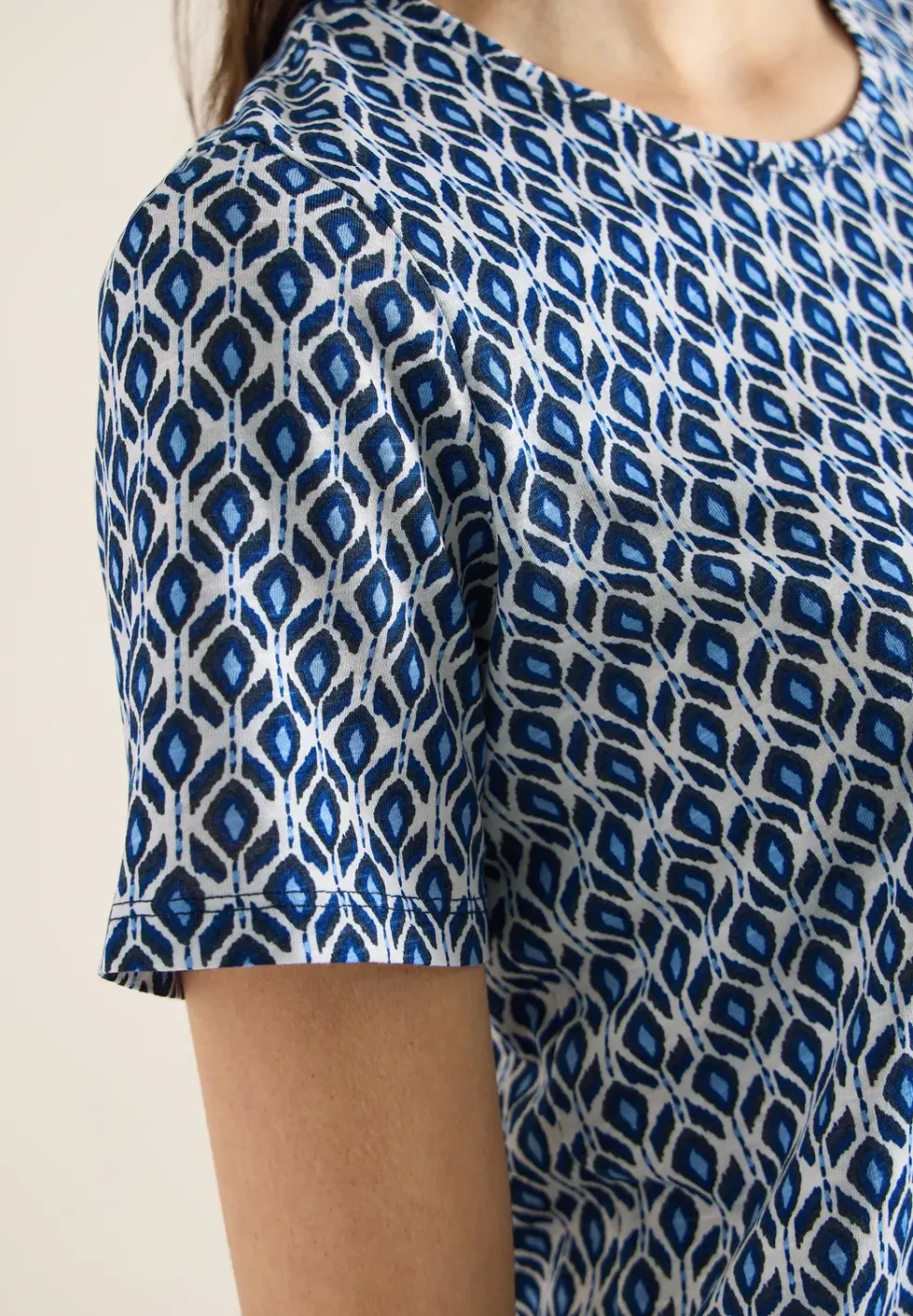 Basic T-Shirt mit Minimal Print