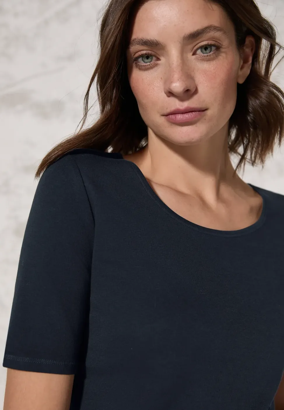 Basic T-Shirt mit Rundhals in Unifarbe