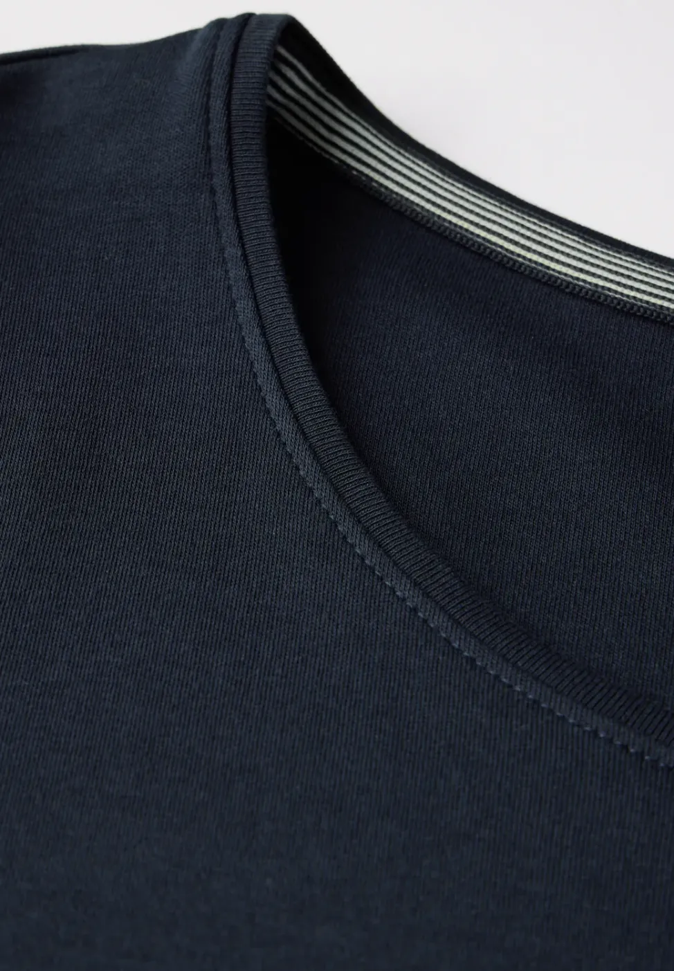 Basic T-Shirt mit Rundhals in Unifarbe