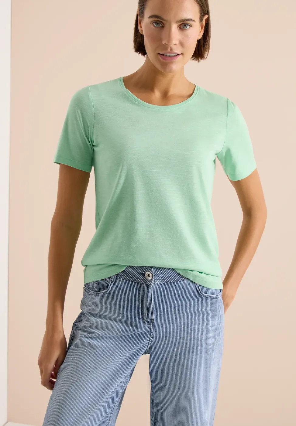 Basic T-Shirt mit Rundhals in Unifarbe