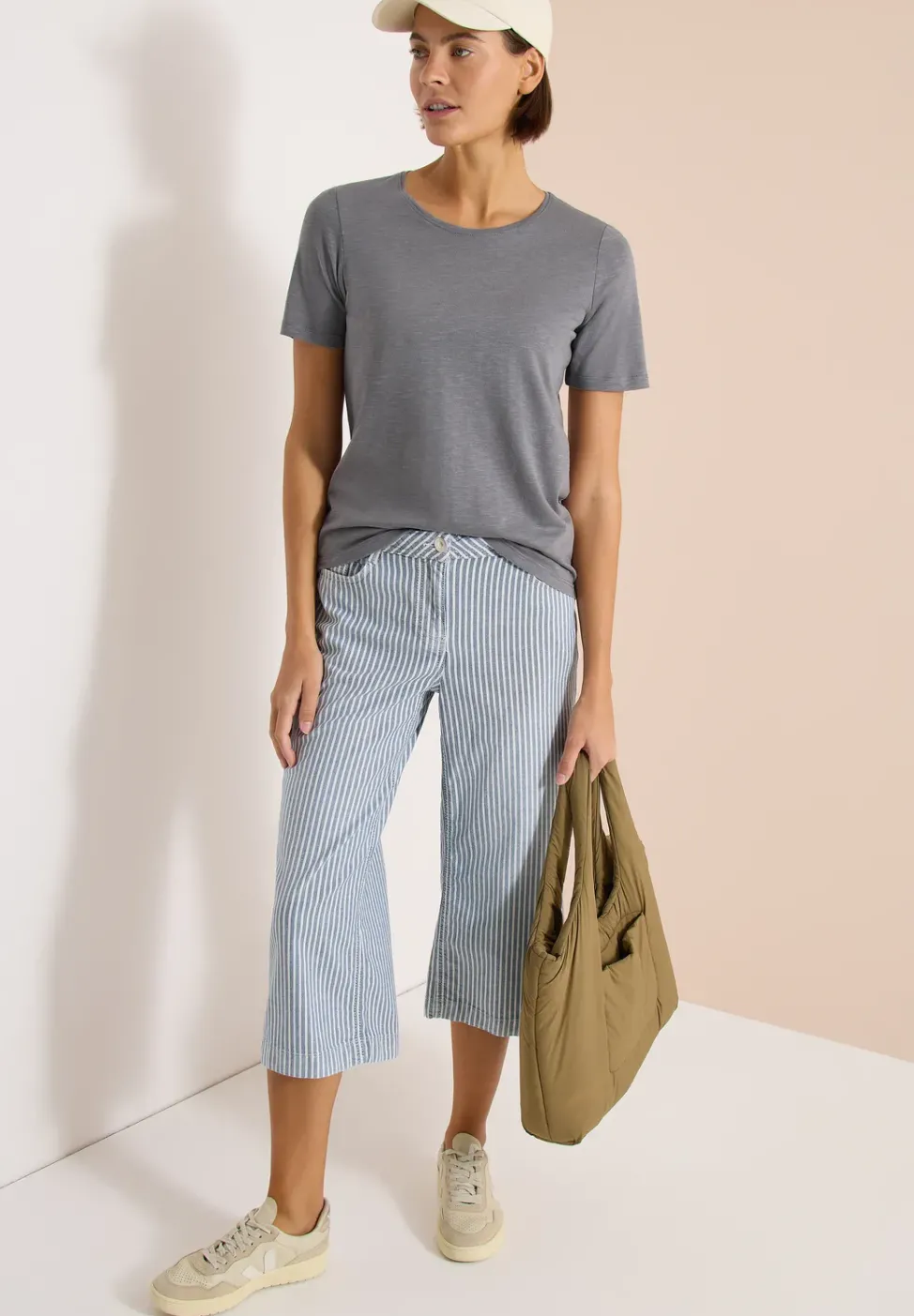 Basic T-Shirt mit Rundhals in Unifarbe