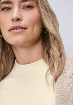 Basic T-Shirt mit Turtle Neck