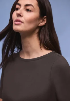 Basic T-Shirt mit U-Boot-Ausschnitt