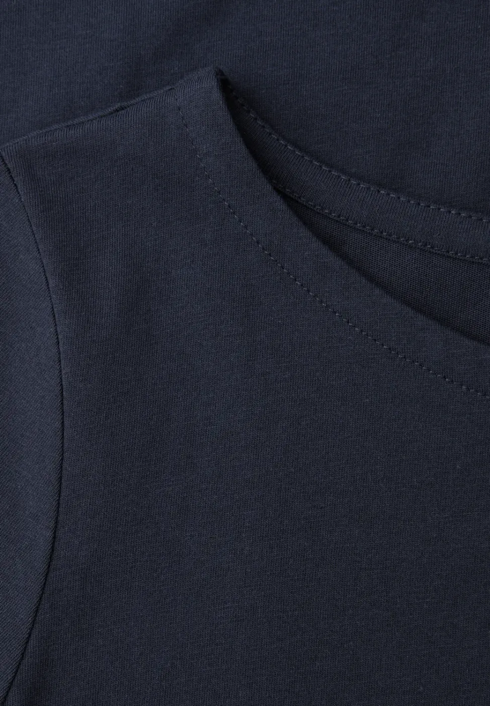 Basic T-Shirt mit U-Boot-Ausschnitt