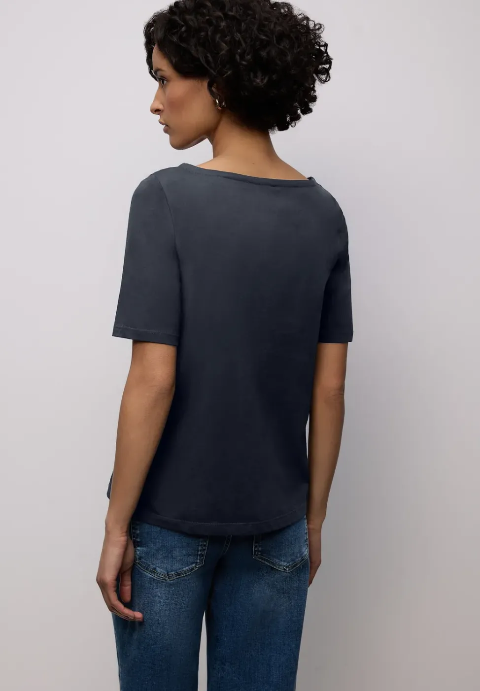 Basic T-Shirt mit U-Boot-Ausschnitt