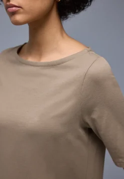 Basic T-Shirt mit U-Boot-Ausschnitt