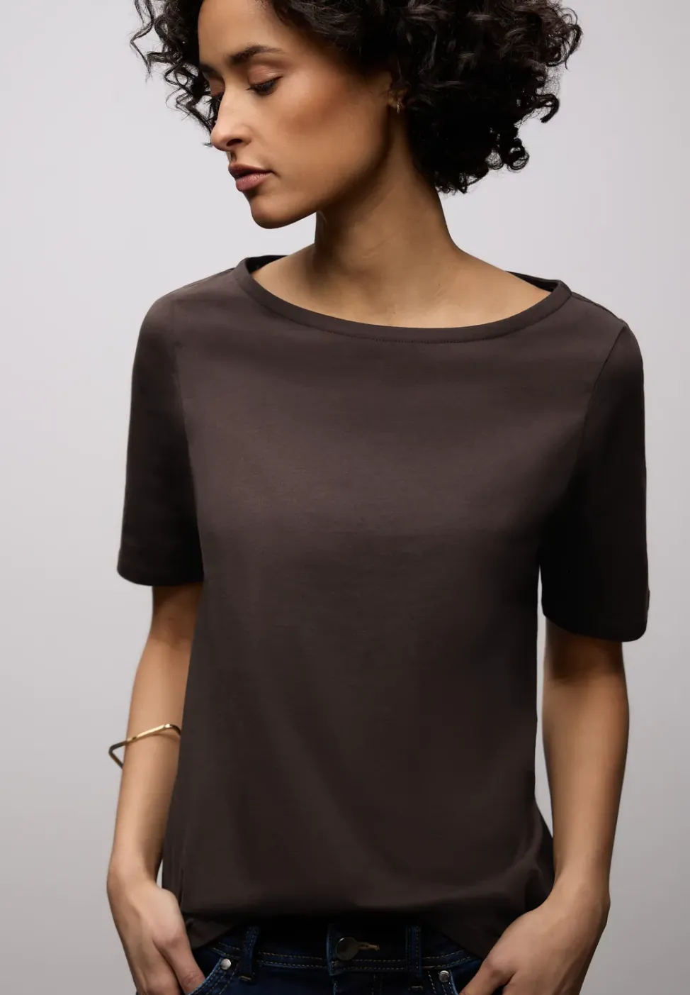 Basic T-Shirt mit U-Boot-Ausschnitt