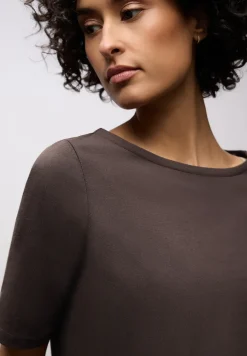 Basic T-Shirt mit U-Boot-Ausschnitt