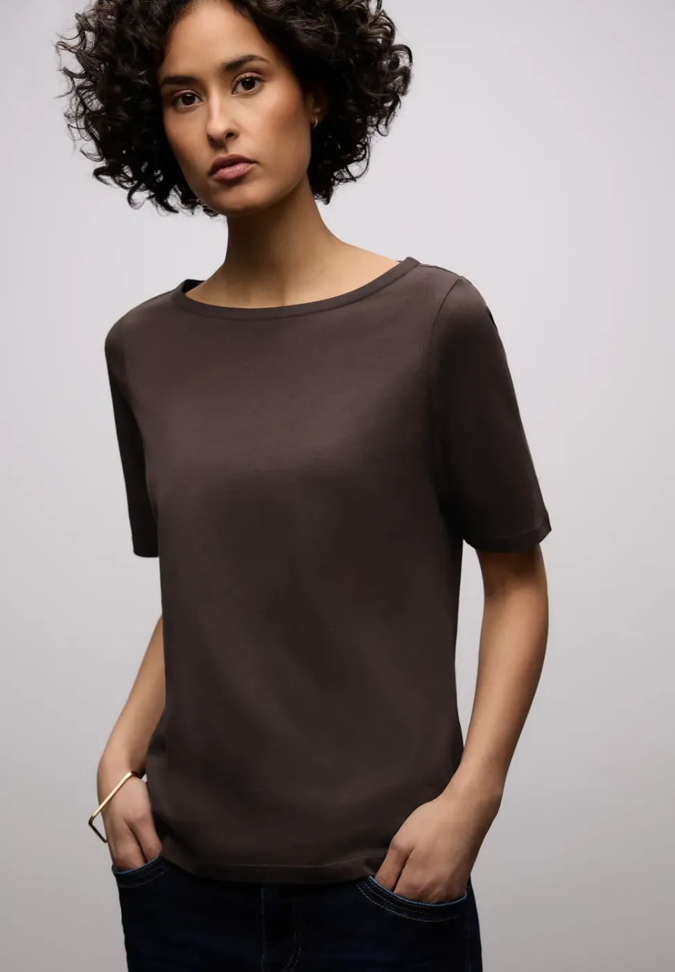 Basic T-Shirt mit U-Boot-Ausschnitt