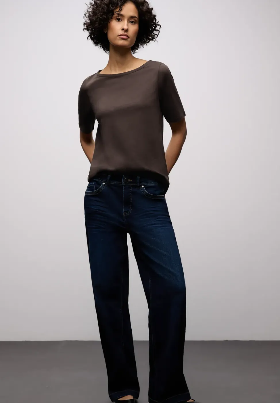 Basic T-Shirt mit U-Boot-Ausschnitt