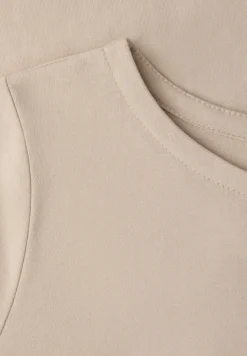 Basic T-Shirt mit U-Boot-Ausschnitt