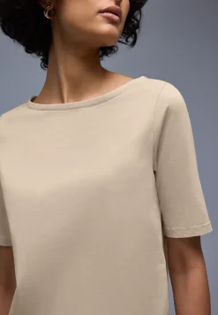 Basic T-Shirt mit U-Boot-Ausschnitt