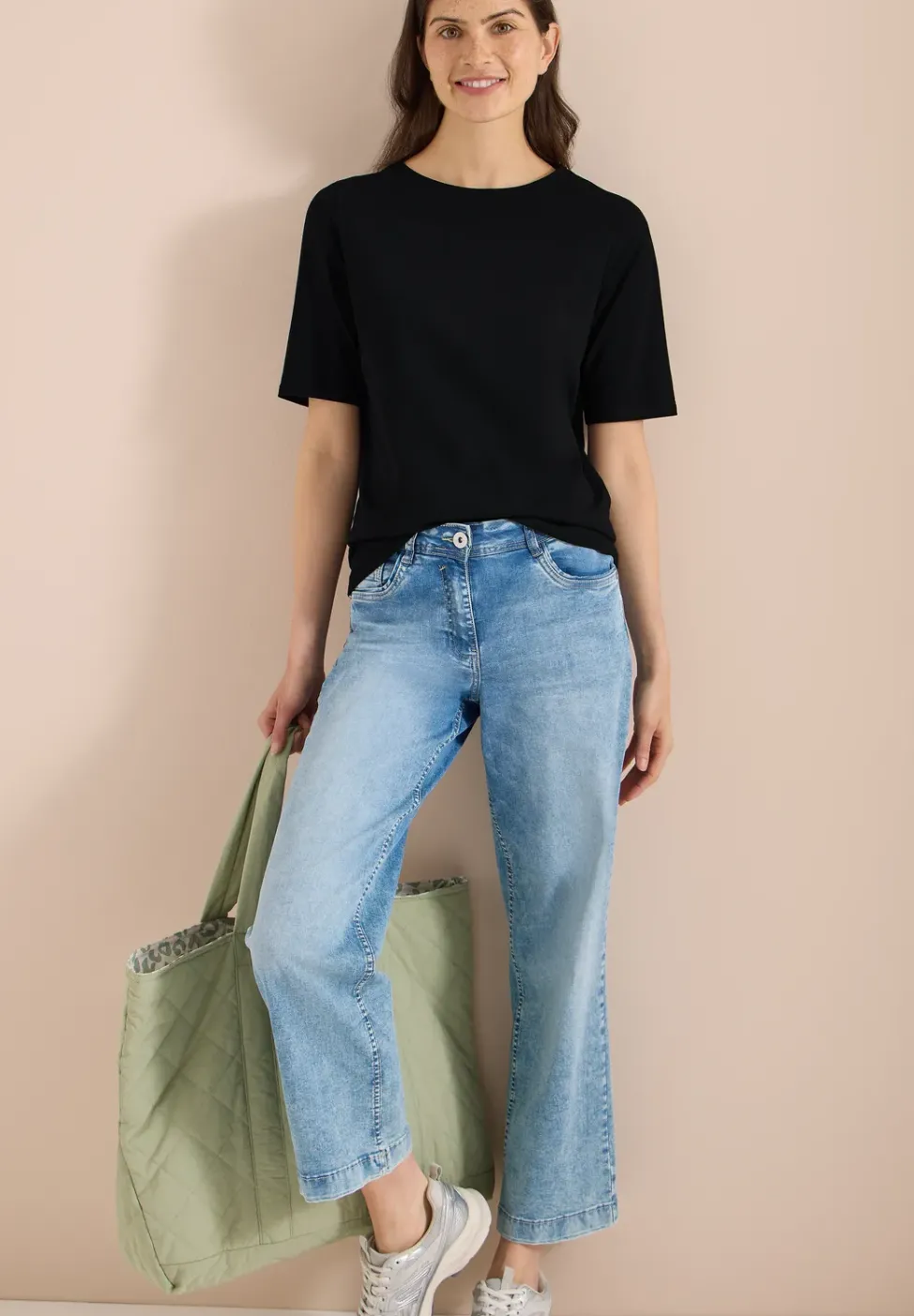 Basic T-Shirt mit U-Boot-Ausschnitt
