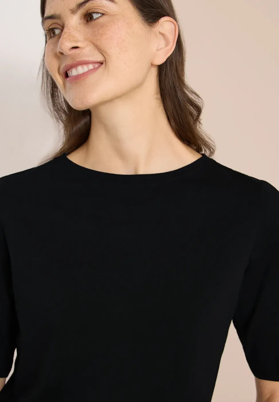 Basic T-Shirt mit U-Boot-Ausschnitt