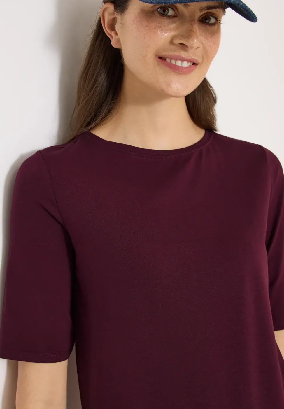 Basic T-Shirt mit U-Boot-Ausschnitt