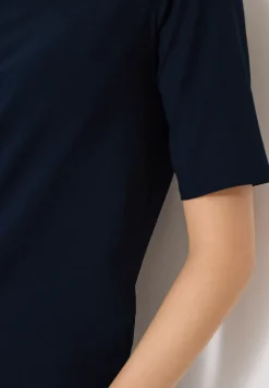 Basic T-Shirt mit U-Boot-Ausschnitt