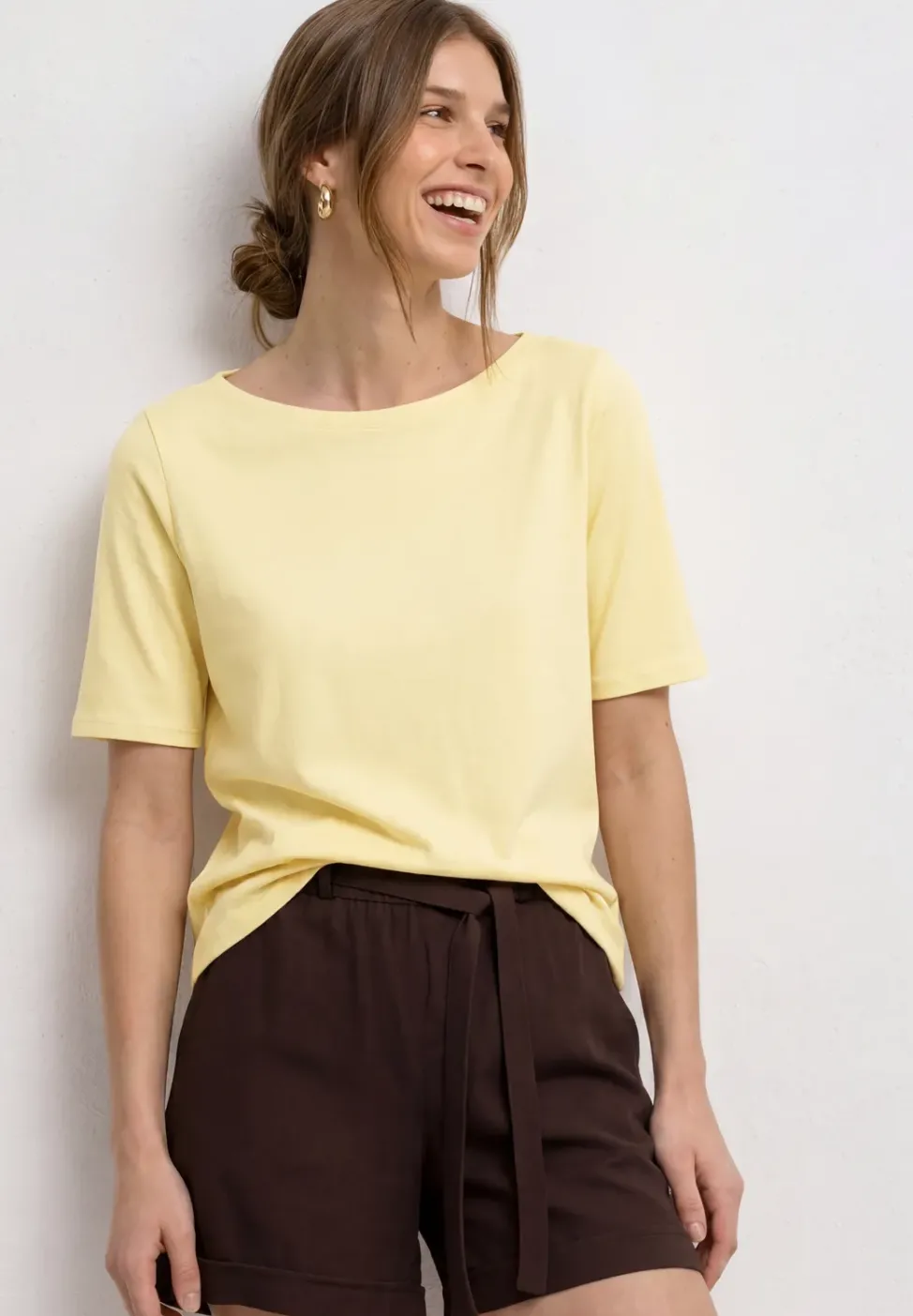 Basic T-Shirt mit U-Boot-Ausschnitt