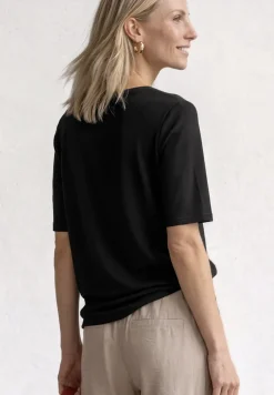 Basic T-Shirt mit U-Boot-Ausschnitt