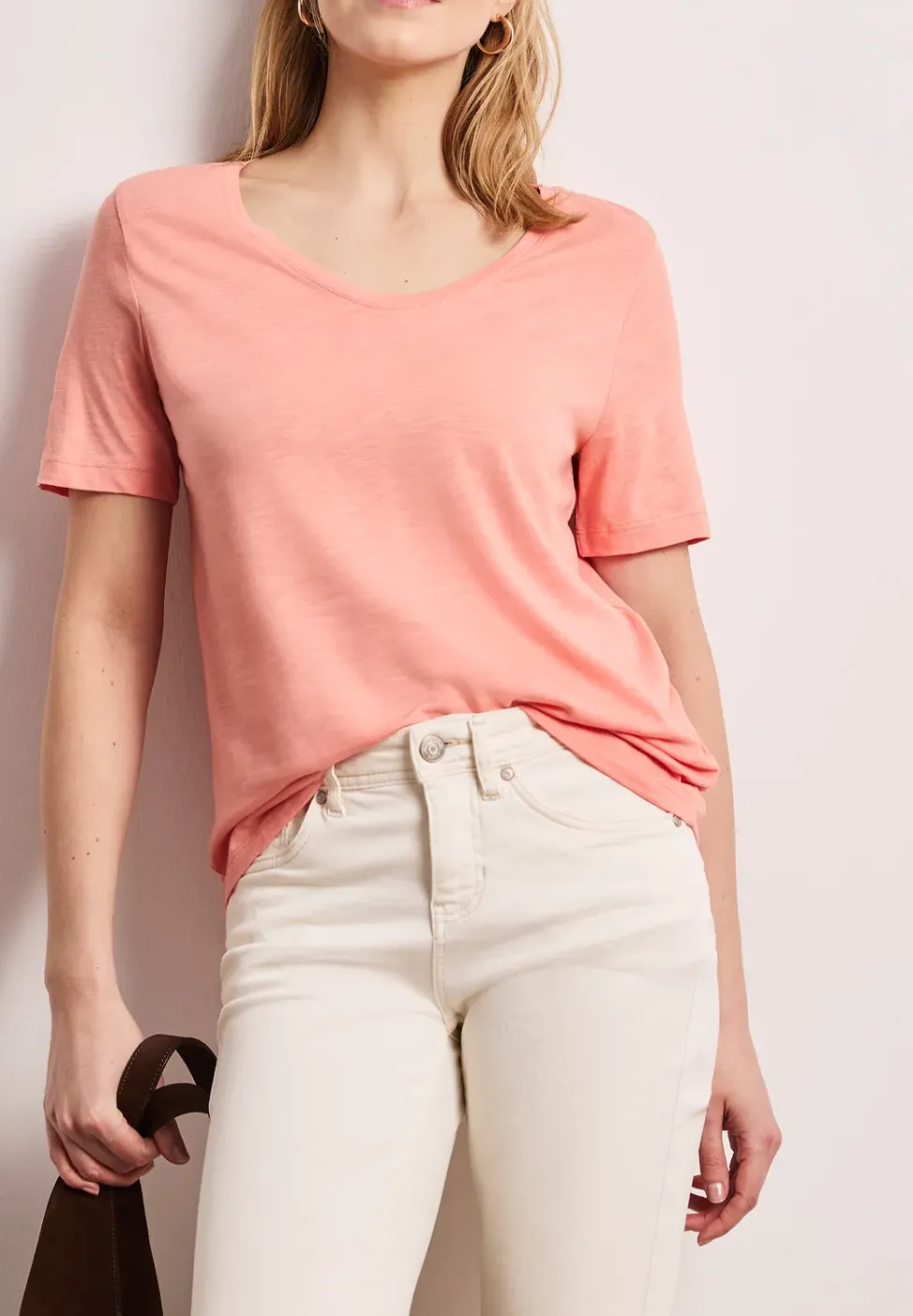 Basic T-Shirt mit V-Neck in Unifarbe