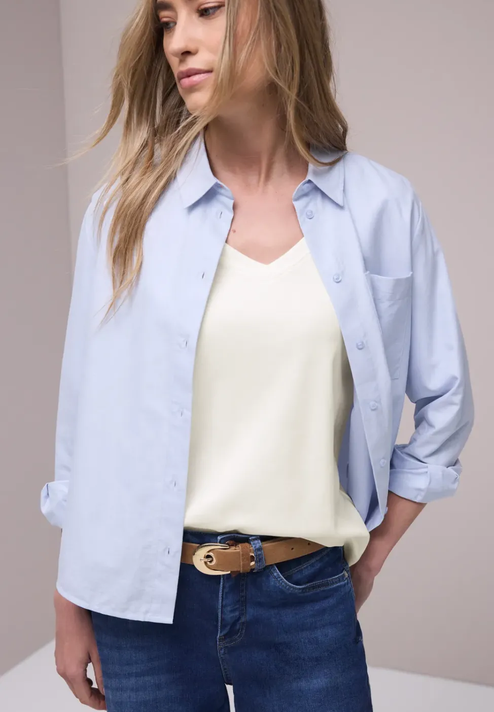 Basic T-Shirt mit V-Neck in Unifarbe
