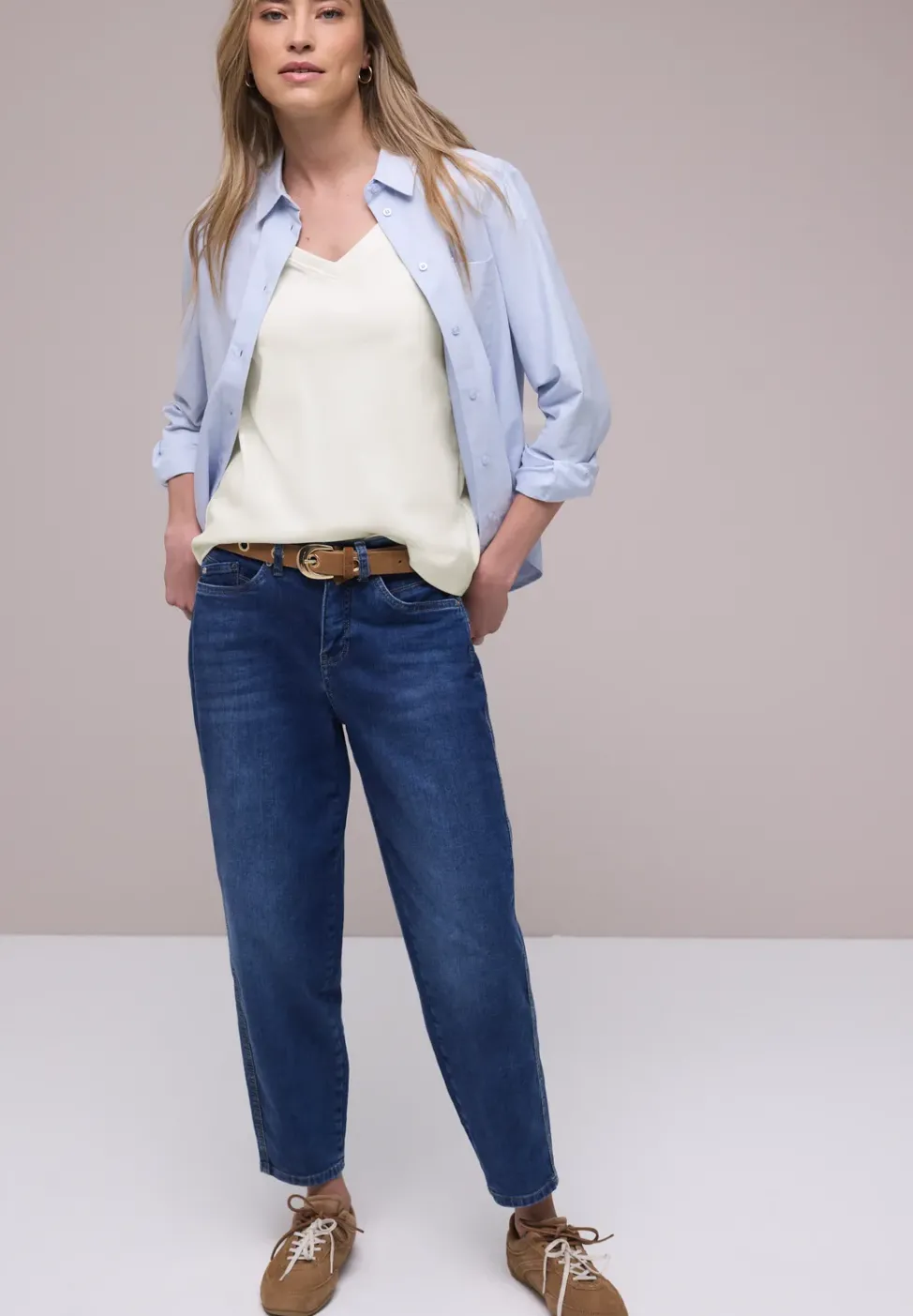 Basic T-Shirt mit V-Neck in Unifarbe