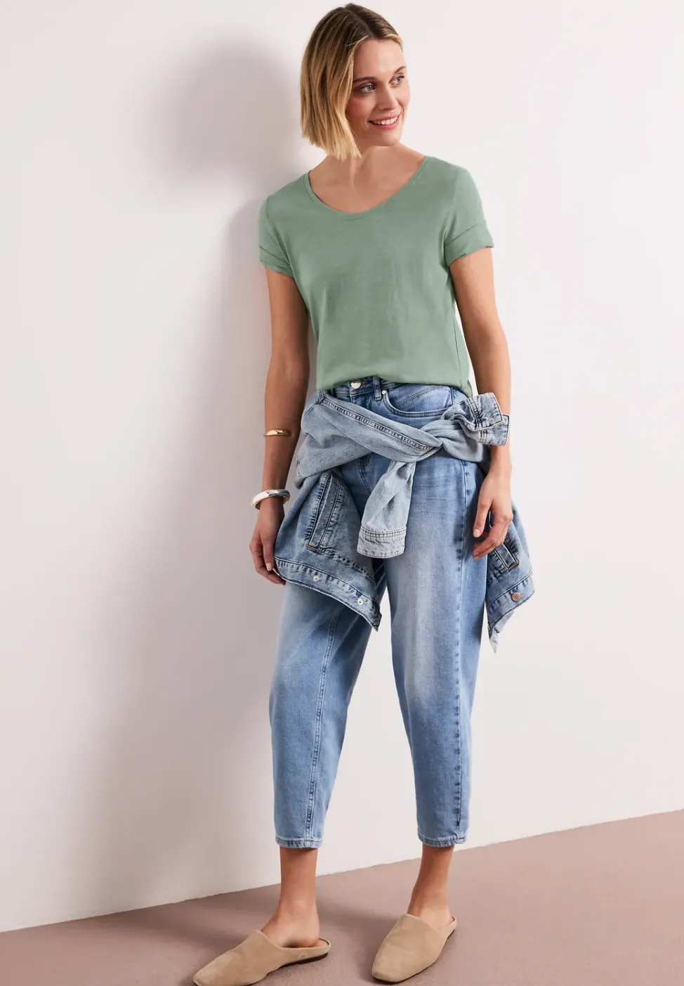 Basic T-Shirt mit V-Neck in Unifarbe