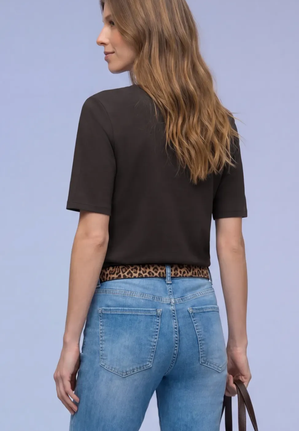 Basic T-Shirt mit V-Neck in Unifarbe