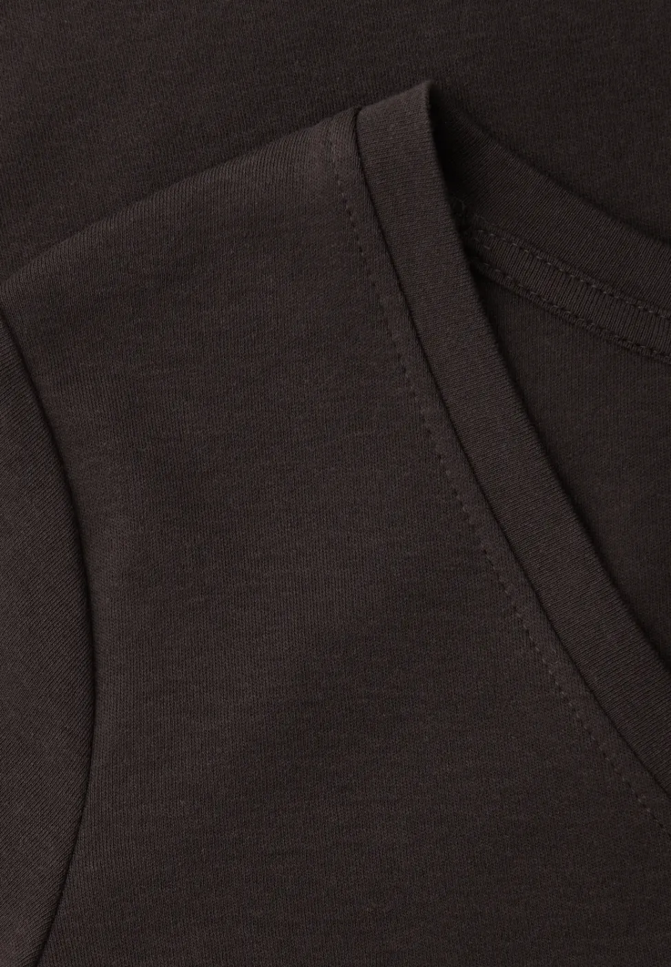 Basic T-Shirt mit V-Neck in Unifarbe