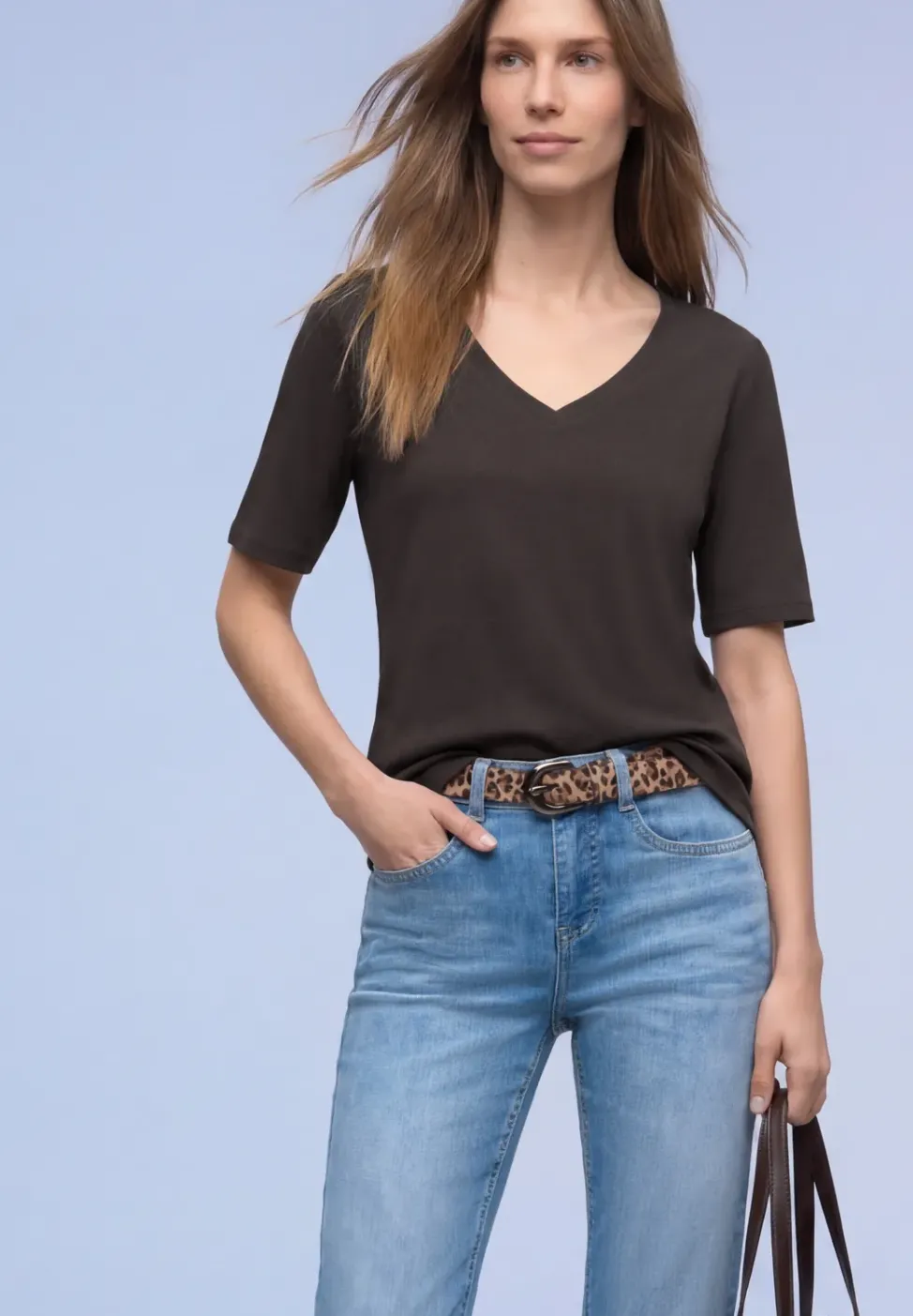 Basic T-Shirt mit V-Neck in Unifarbe
