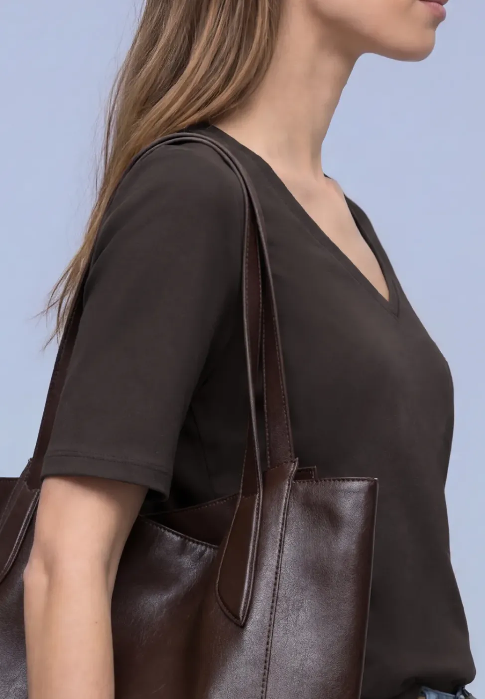 Basic T-Shirt mit V-Neck in Unifarbe