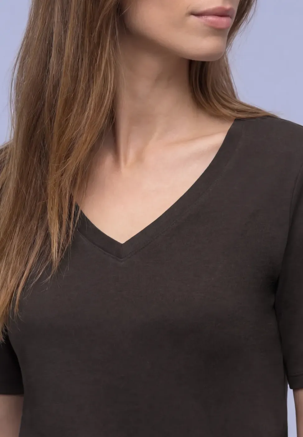 Basic T-Shirt mit V-Neck in Unifarbe
