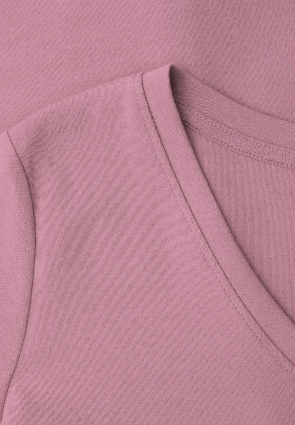 Basic T-Shirt mit V-Neck in Unifarbe
