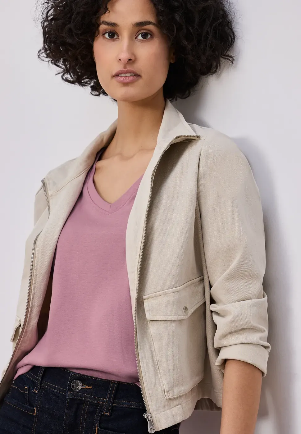 Basic T-Shirt mit V-Neck in Unifarbe